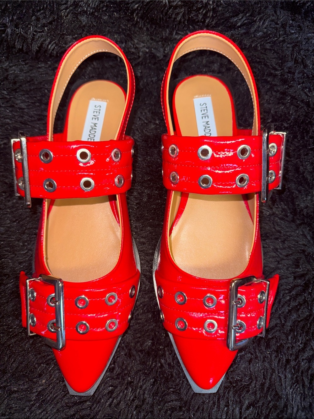 (SR) Steve Madden Graya Slingback Flat in red patent leather. NWOB